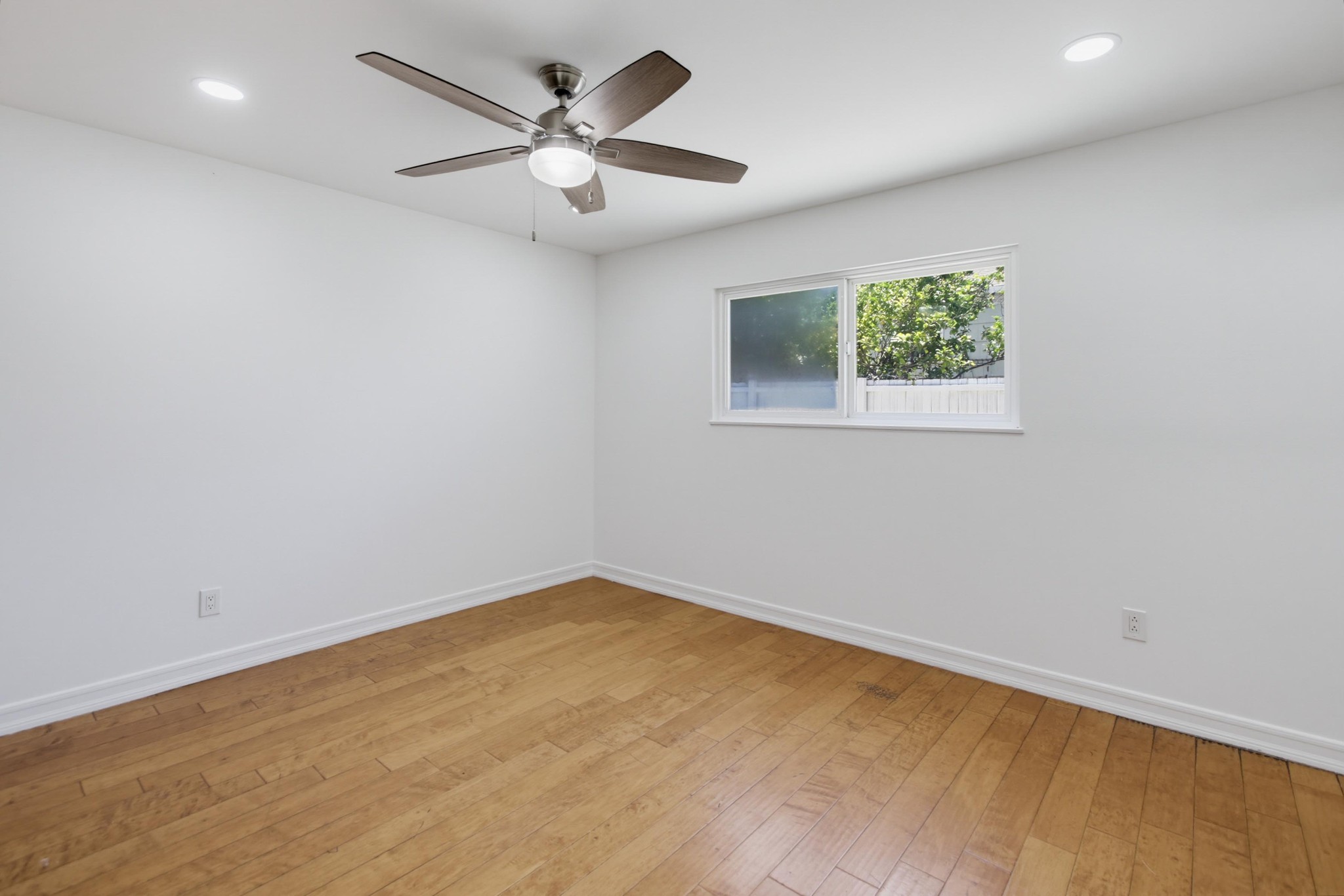 Virtual tour photo 20 of 38 for 902 Taft Ave