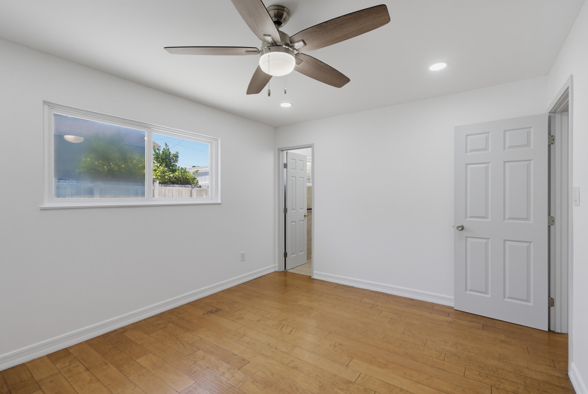 Virtual tour photo 23 of 38 for 902 Taft Ave