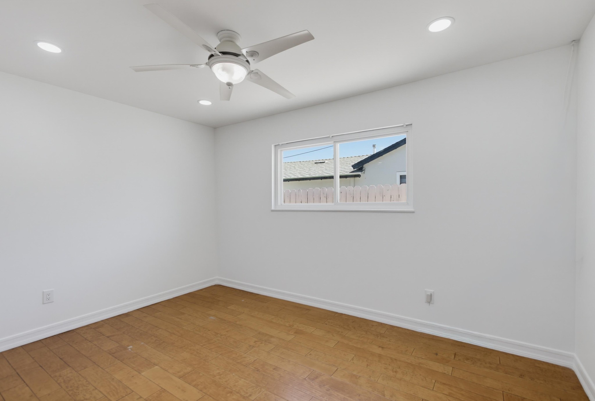 Virtual tour photo 25 of 38 for 902 Taft Ave