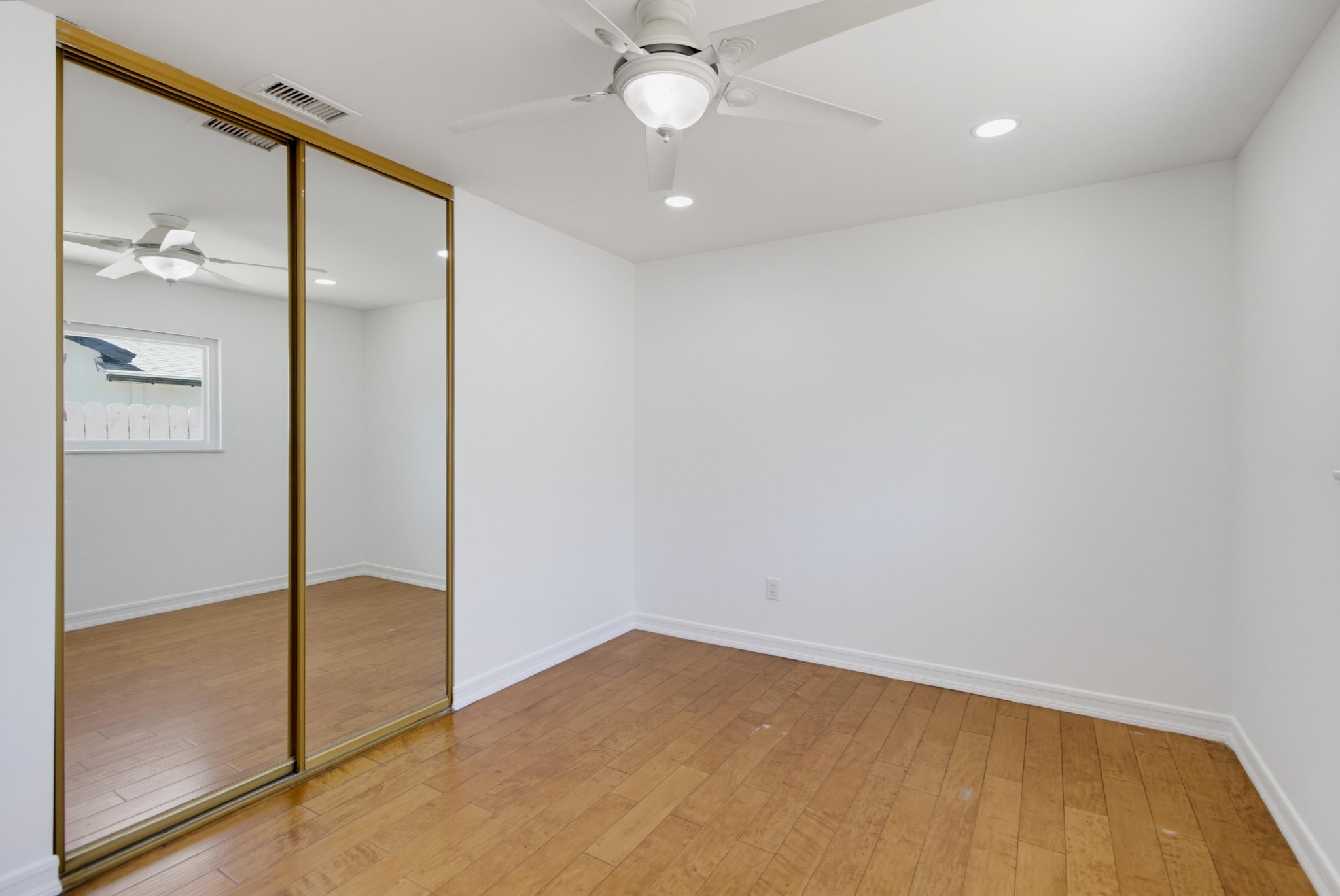 Virtual tour photo 26 of 38 for 902 Taft Ave