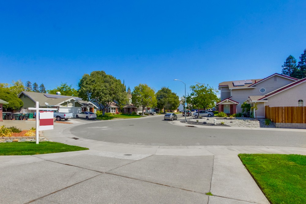Virtual tour photo 5 of 68 for 9089 Durness Way