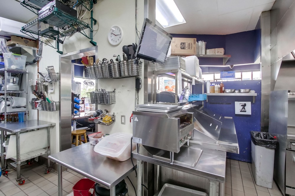 Virtual tour photo 17 of 34 for 909 Grand Ave #1