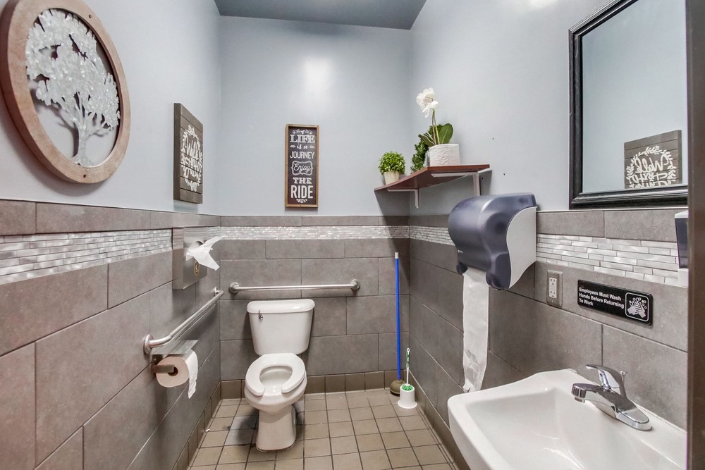 Virtual tour photo 25 of 34 for 909 Grand Ave #1