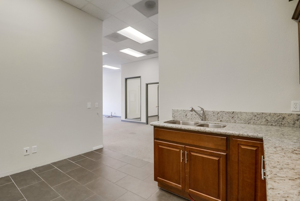 Virtual tour photo 22 of 40 for 909 Grand Ave #6
