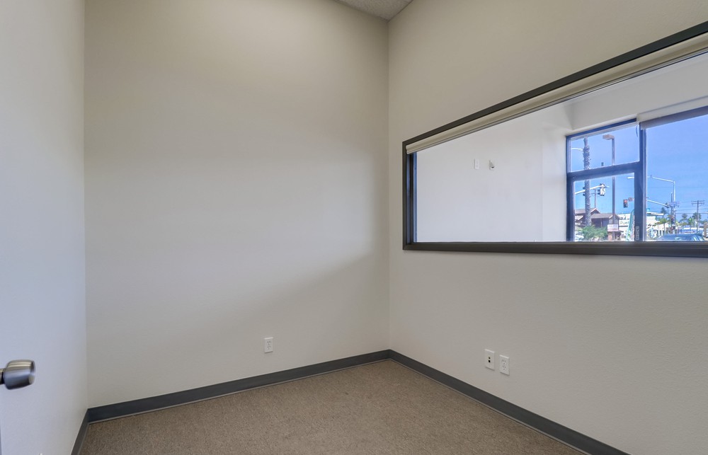 Virtual tour photo 36 of 40 for 909 Grand Ave #6