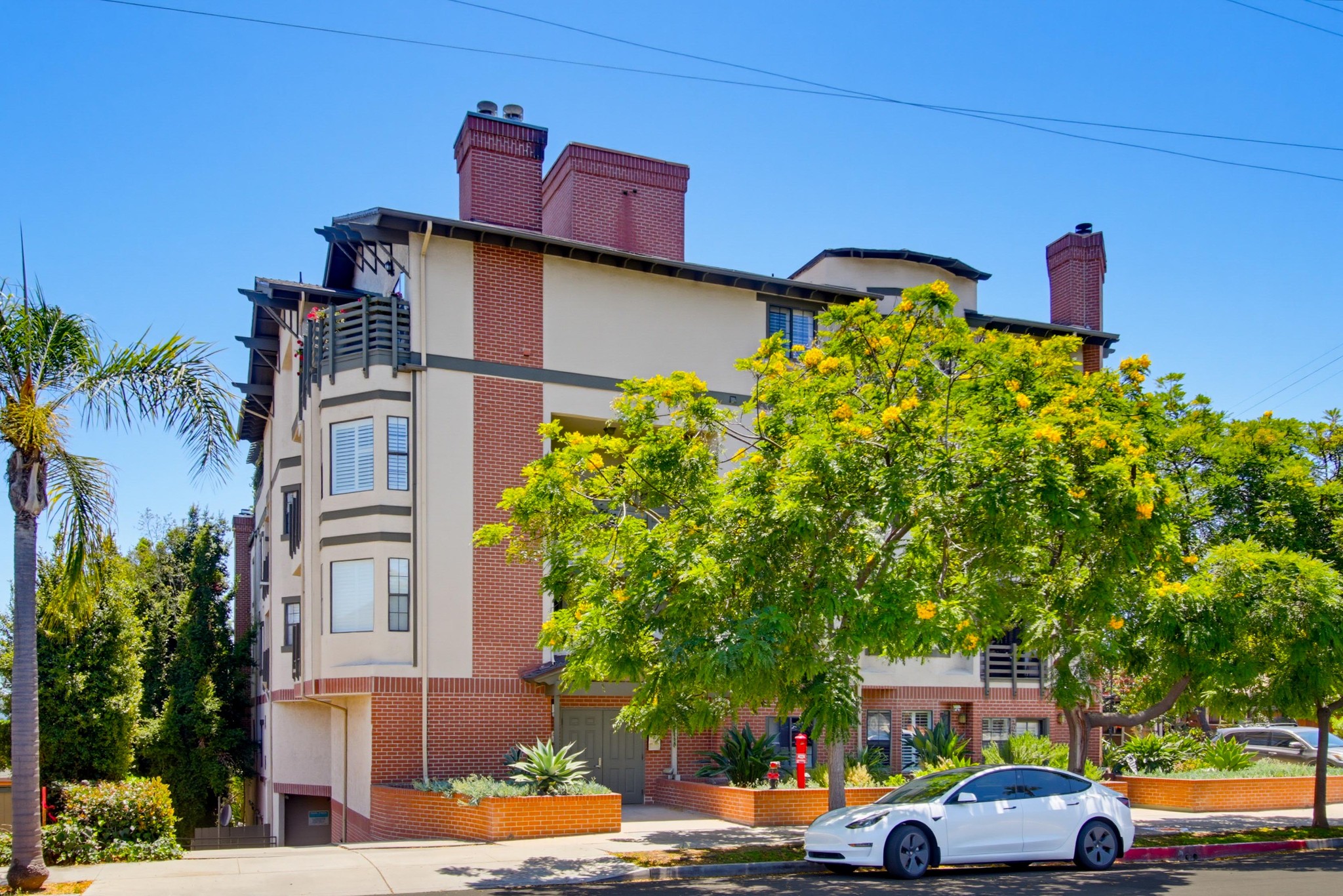 Virtual tour photo 1 of 42 for 909 Sutter St Unit 102