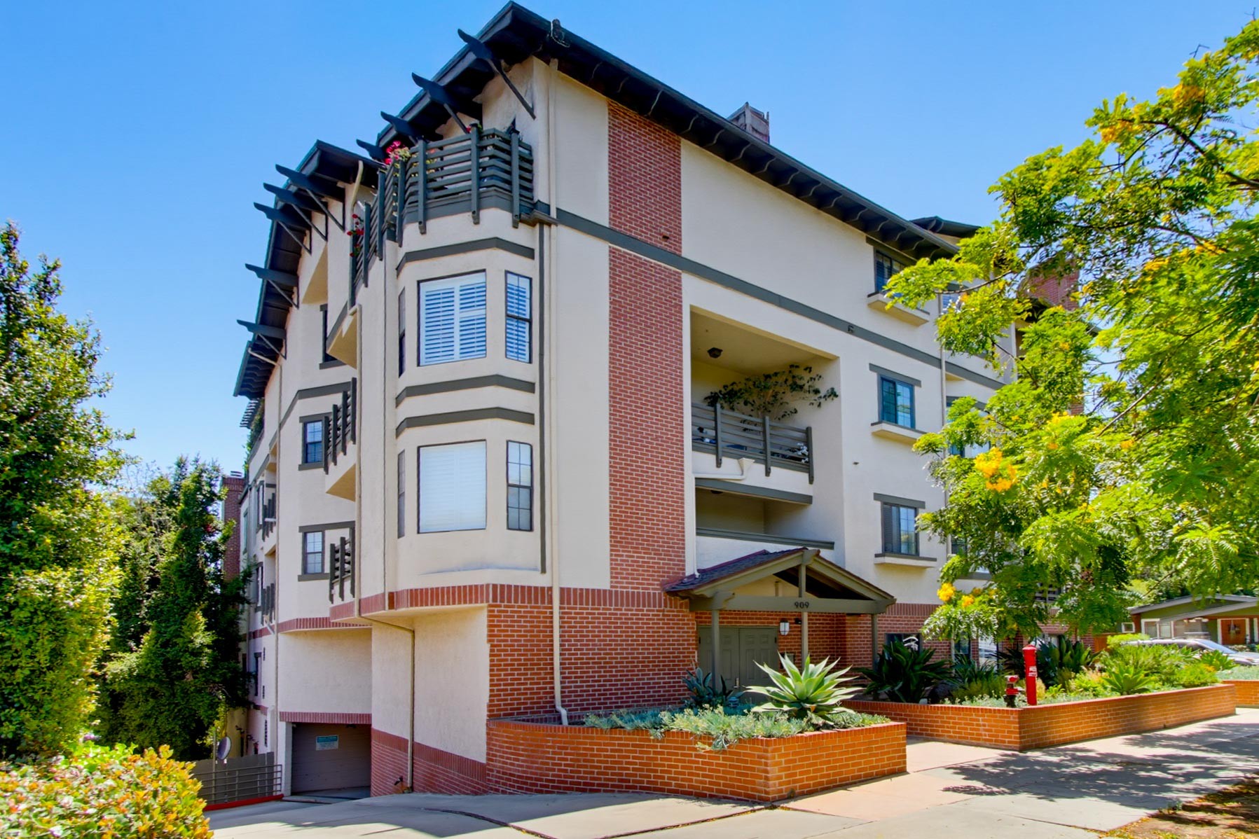 Virtual tour photo 3 of 42 for 909 Sutter St Unit 102