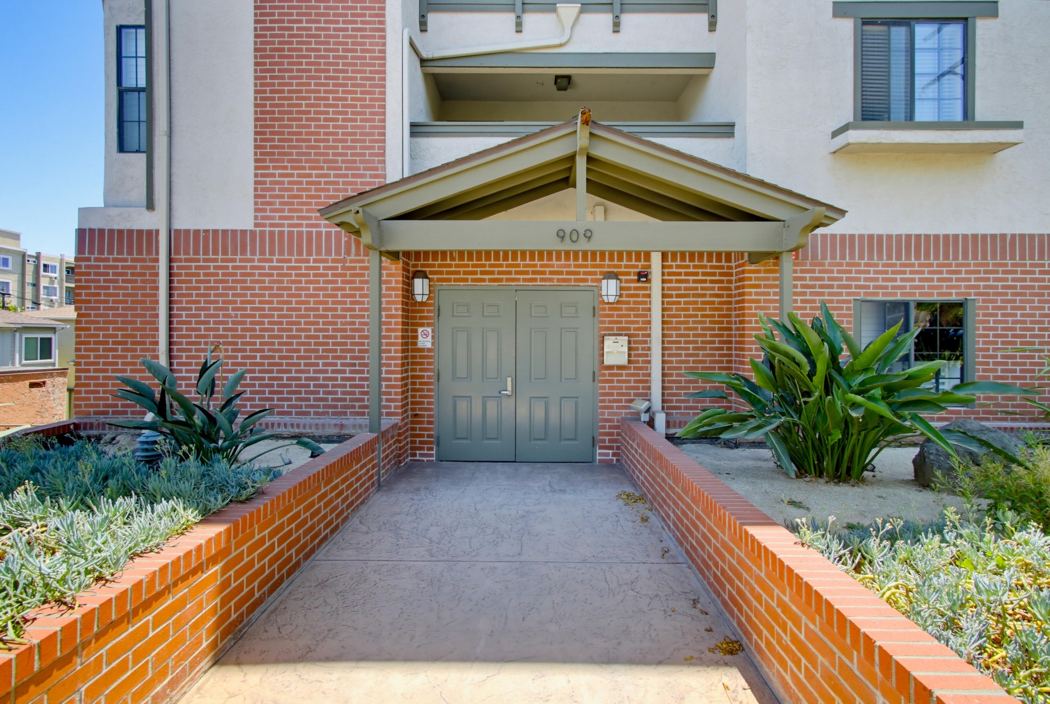 Virtual tour photo 5 of 42 for 909 Sutter St Unit 102
