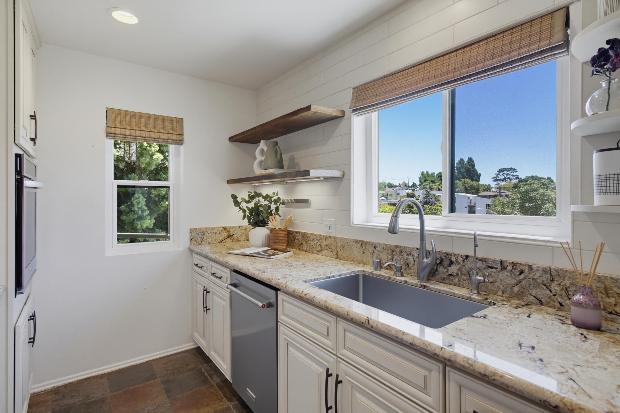 Virtual tour photo 12 of 42 for 909 Sutter St Unit 102