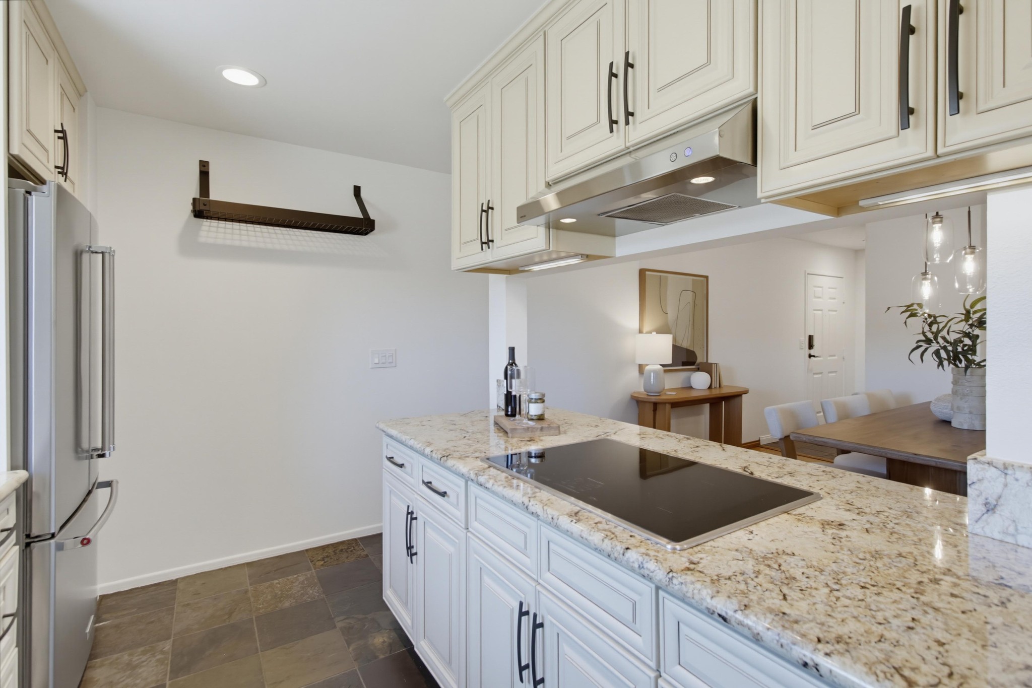 Virtual tour photo 13 of 42 for 909 Sutter St Unit 102
