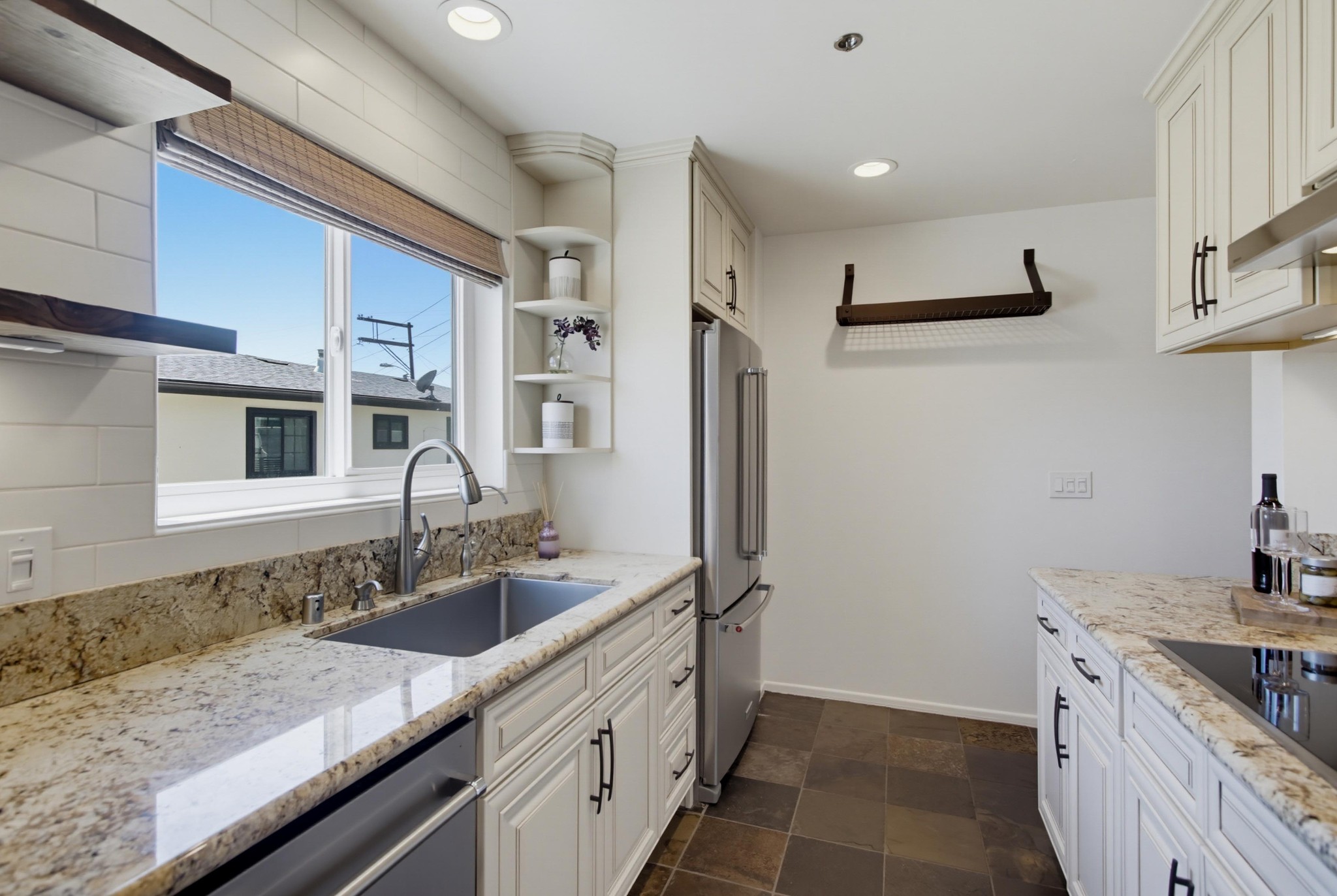 Virtual tour photo 14 of 42 for 909 Sutter St Unit 102