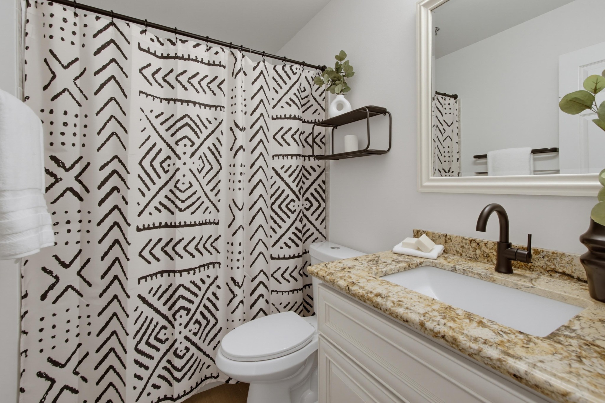 Virtual tour photo 25 of 42 for 909 Sutter St Unit 102