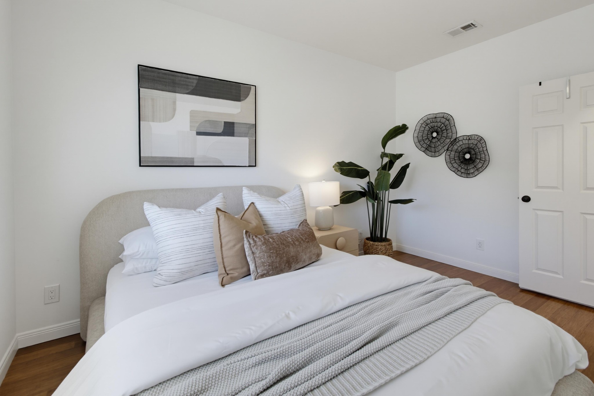 Virtual tour photo 28 of 42 for 909 Sutter St Unit 102