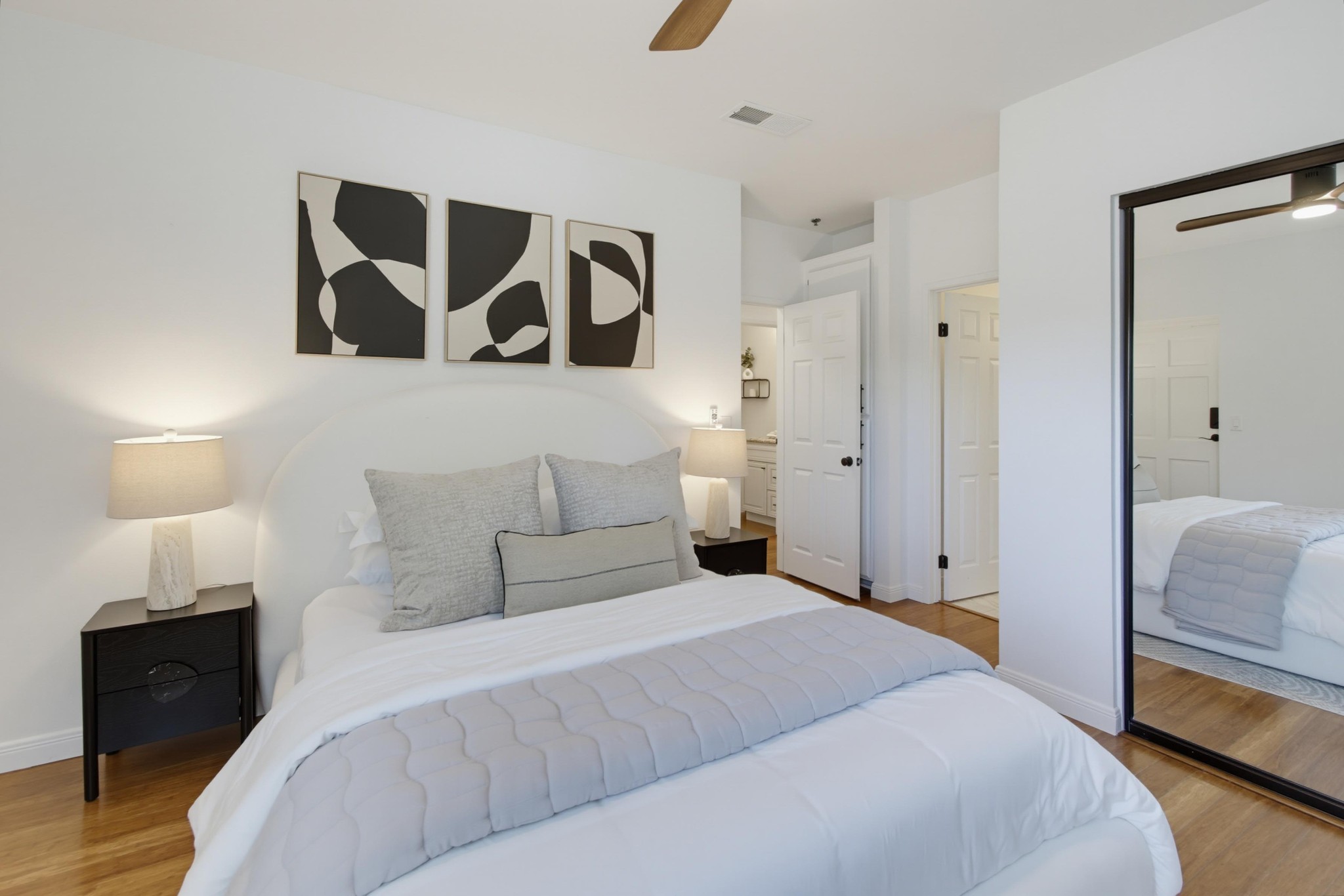 Virtual tour photo 31 of 42 for 909 Sutter St Unit 102