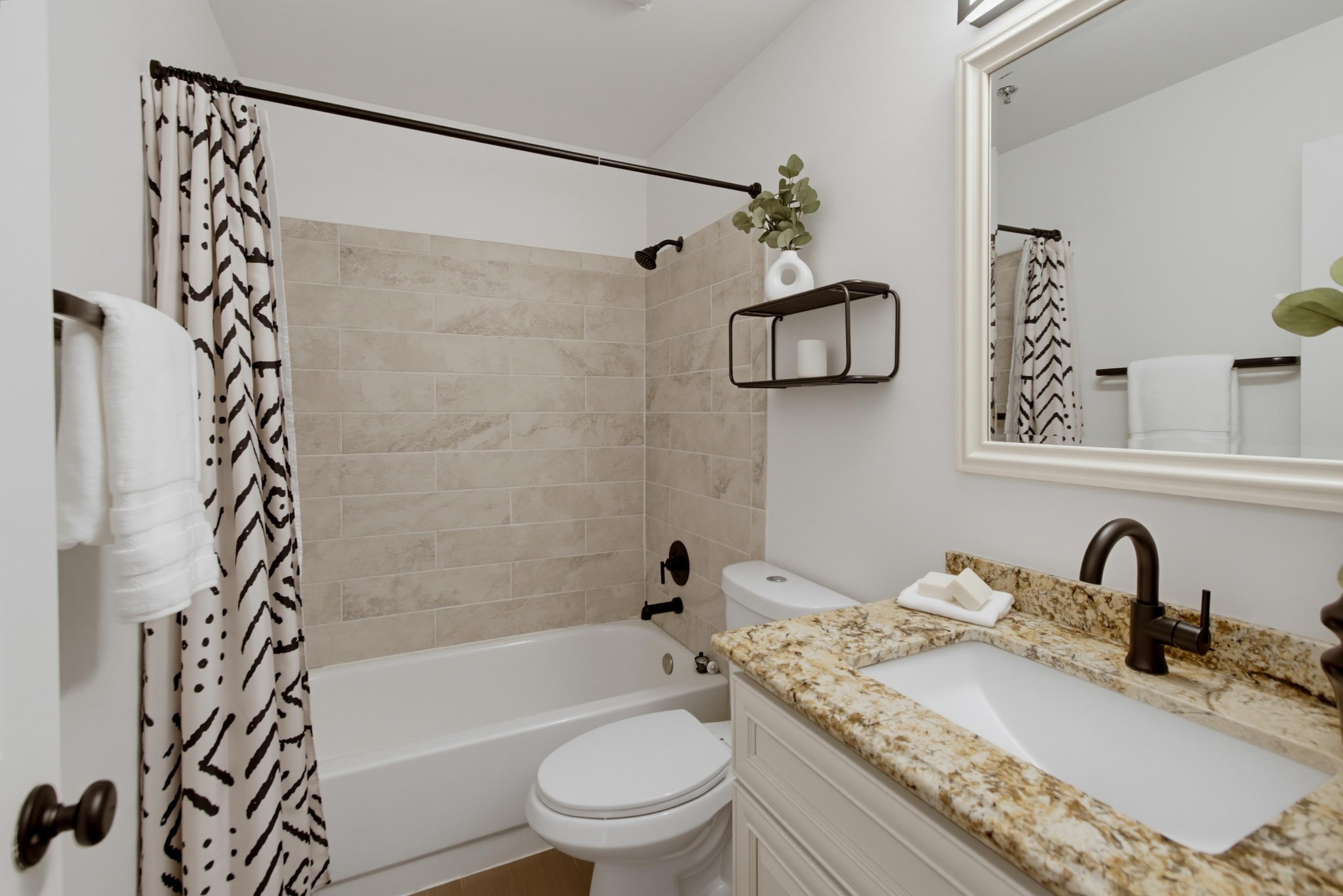 Virtual tour photo 35 of 42 for 909 Sutter St Unit 102
