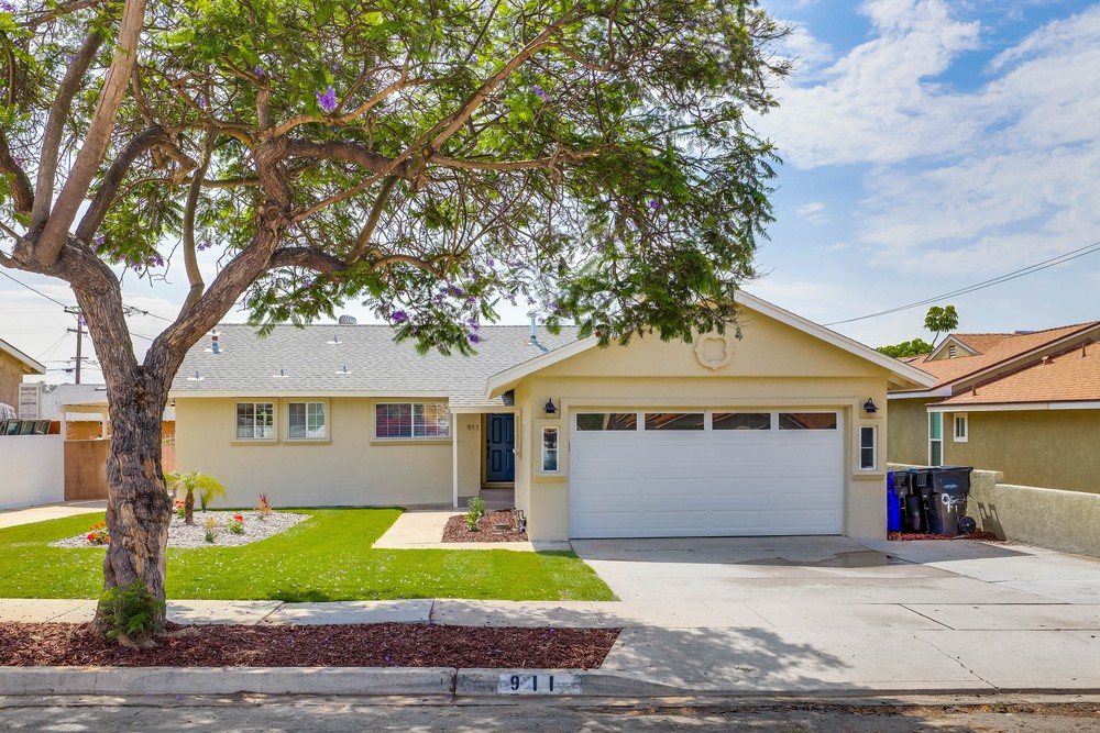 Virtual tour photo 1 of 32 for 911 Bollenbacher St