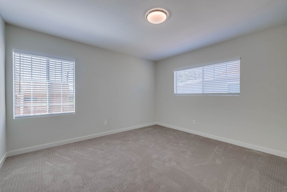 Virtual tour photo 24 of 32 for 911 Bollenbacher St