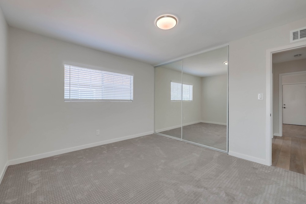 Virtual tour photo 25 of 32 for 911 Bollenbacher St