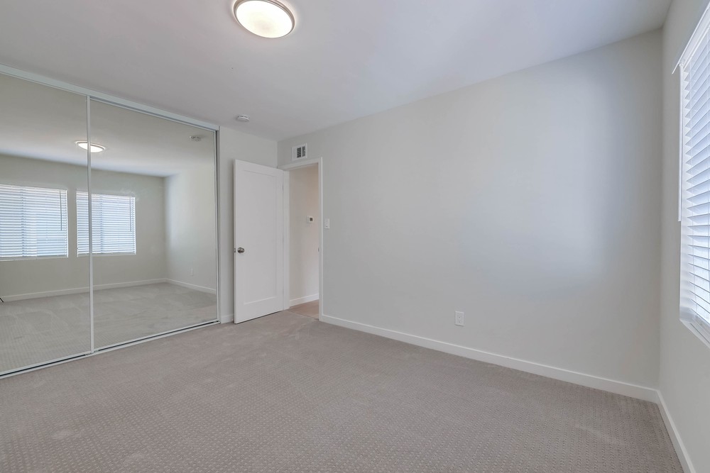 Virtual tour photo 29 of 32 for 911 Bollenbacher St