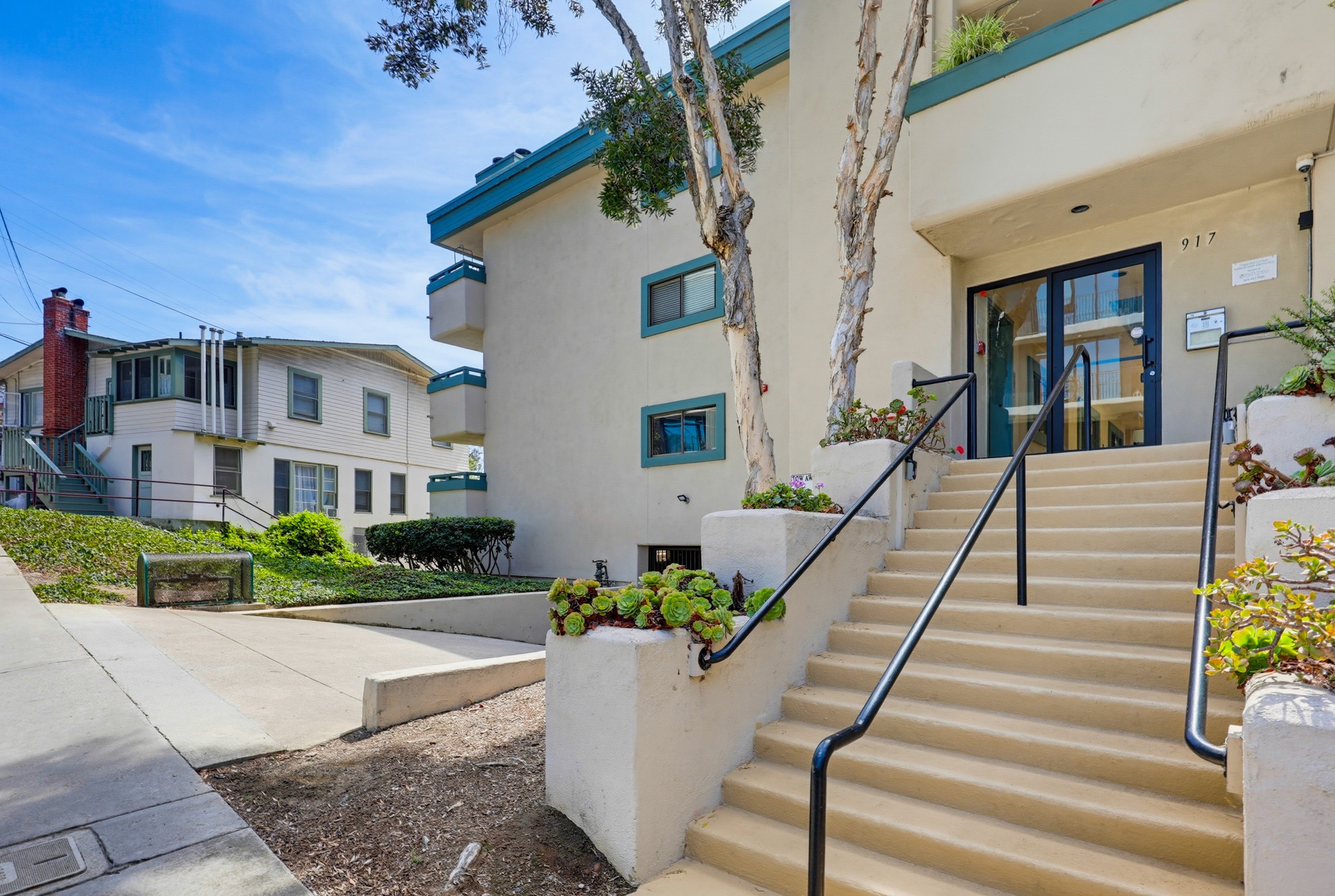 Virtual tour photo 1 of 55 for 917 Torrance St