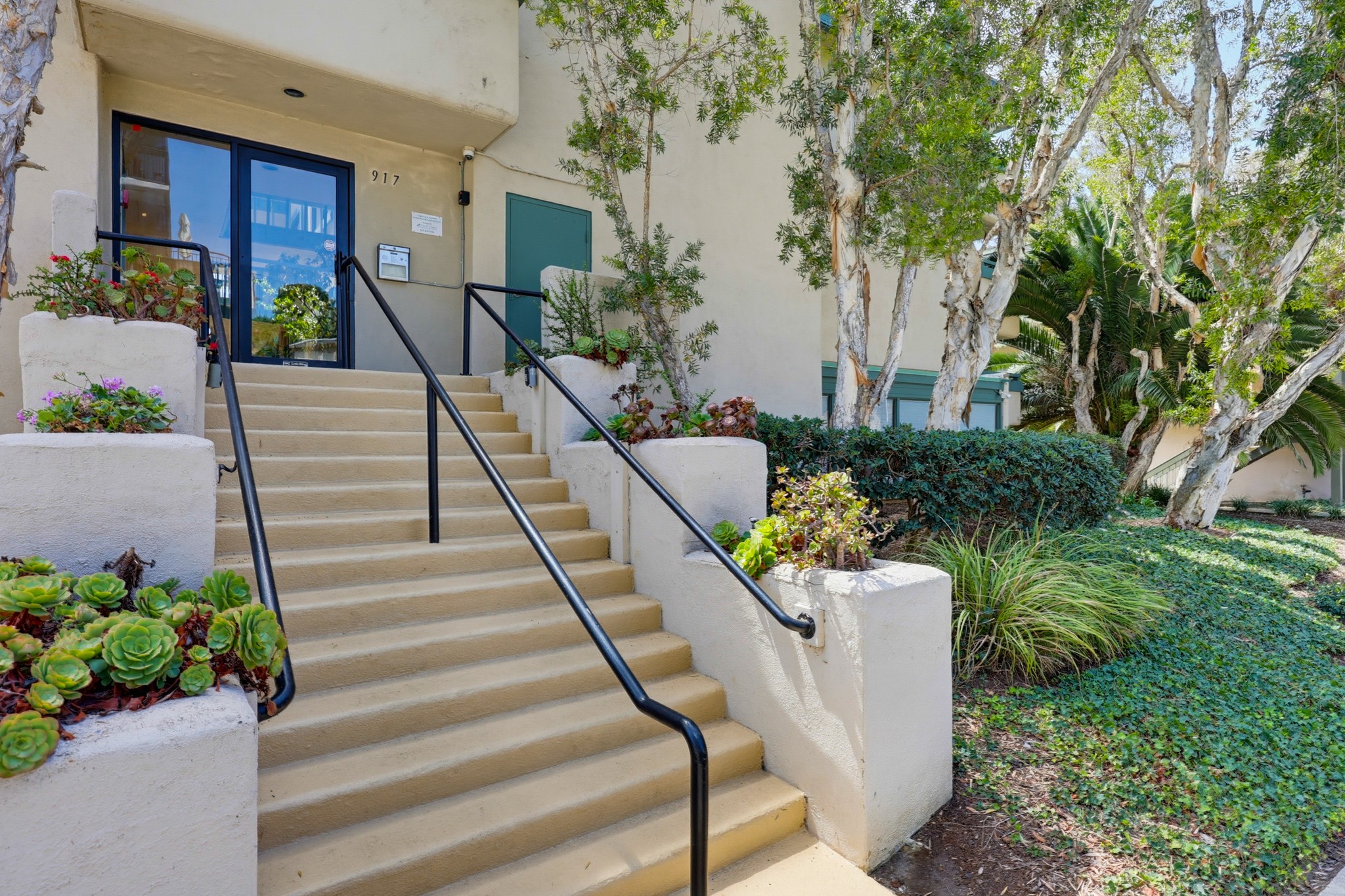 Virtual tour photo 3 of 55 for 917 Torrance St