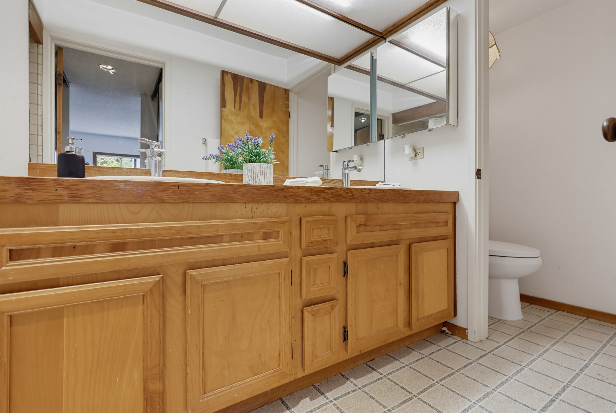 Virtual tour photo 34 of 55 for 917 Torrance St