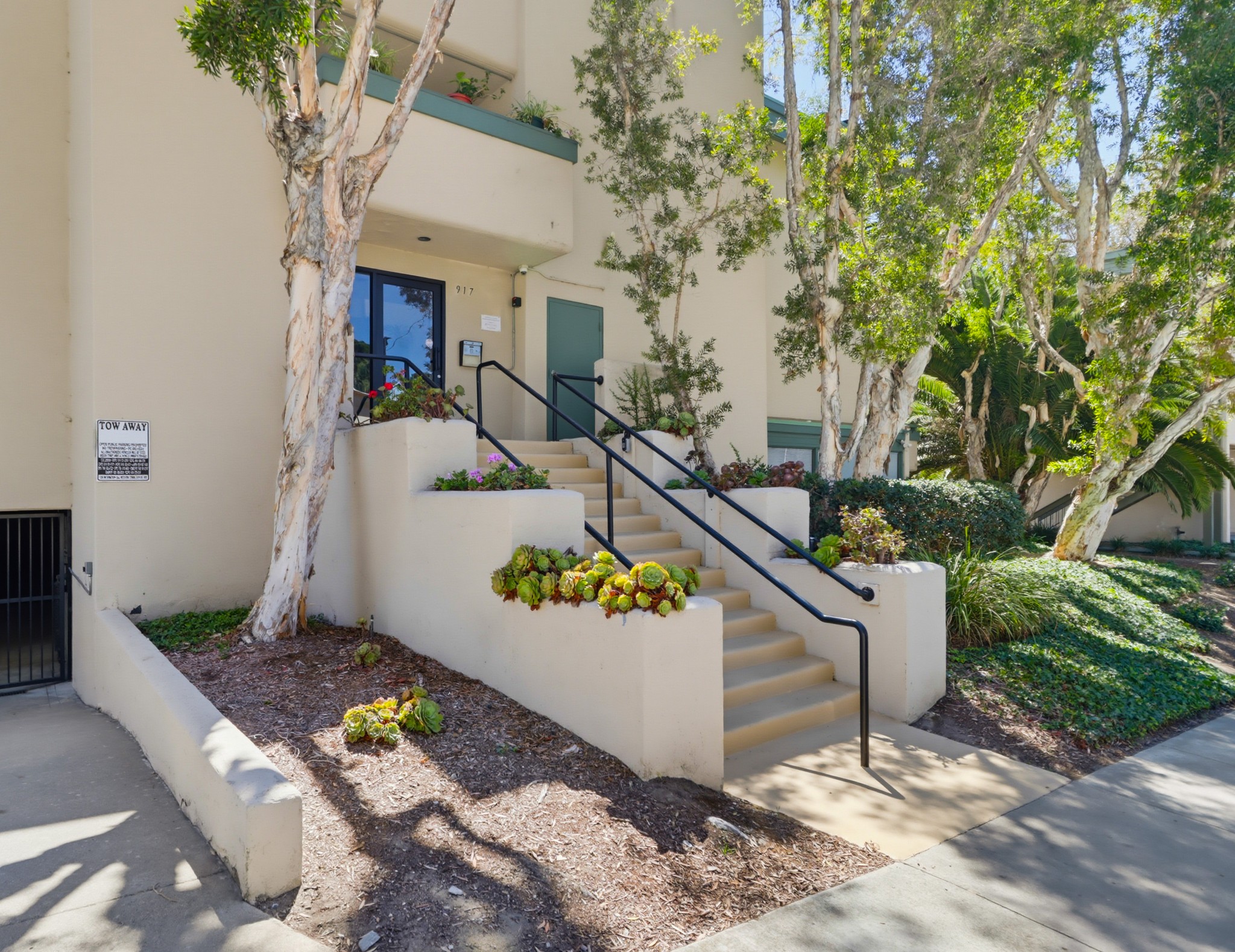 Virtual tour photo 1 of 50 for 917 Torrance St