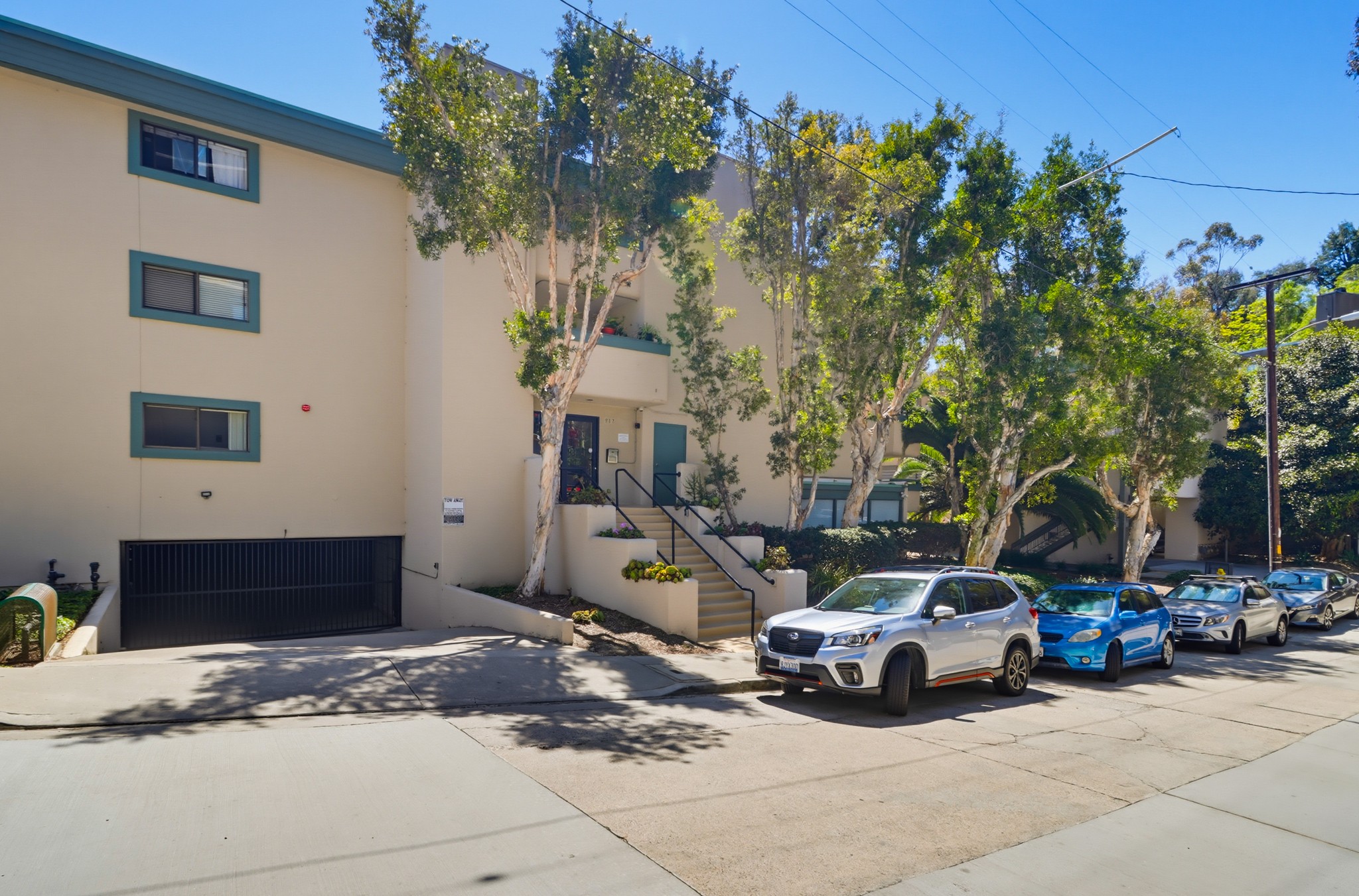 Virtual tour photo 3 of 50 for 917 Torrance St