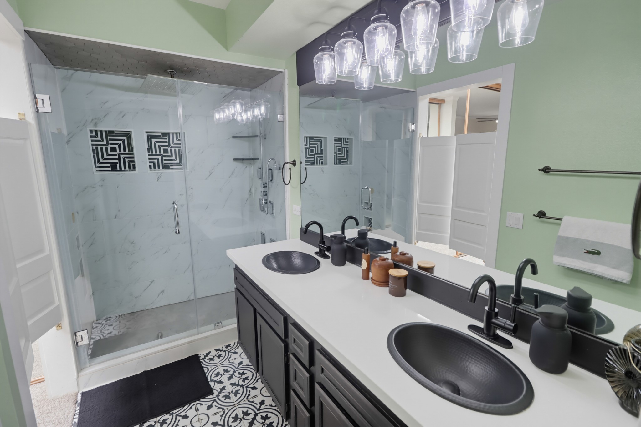 Virtual tour photo 32 of 50 for 917 Torrance St