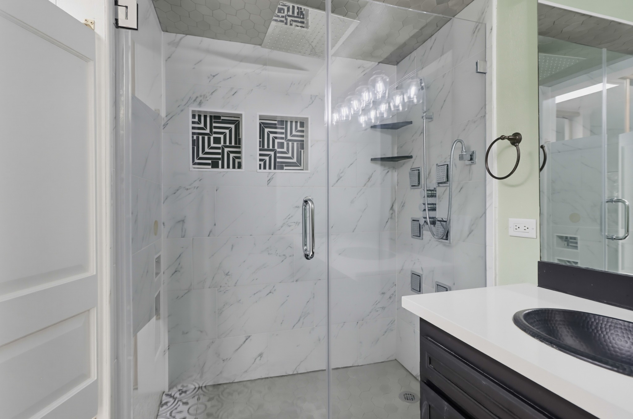 Virtual tour photo 33 of 50 for 917 Torrance St