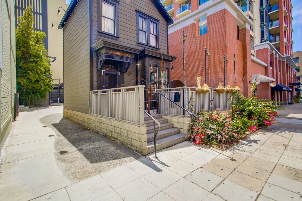 Virtual tour photo 4 of 81 for 923 Island Ave
