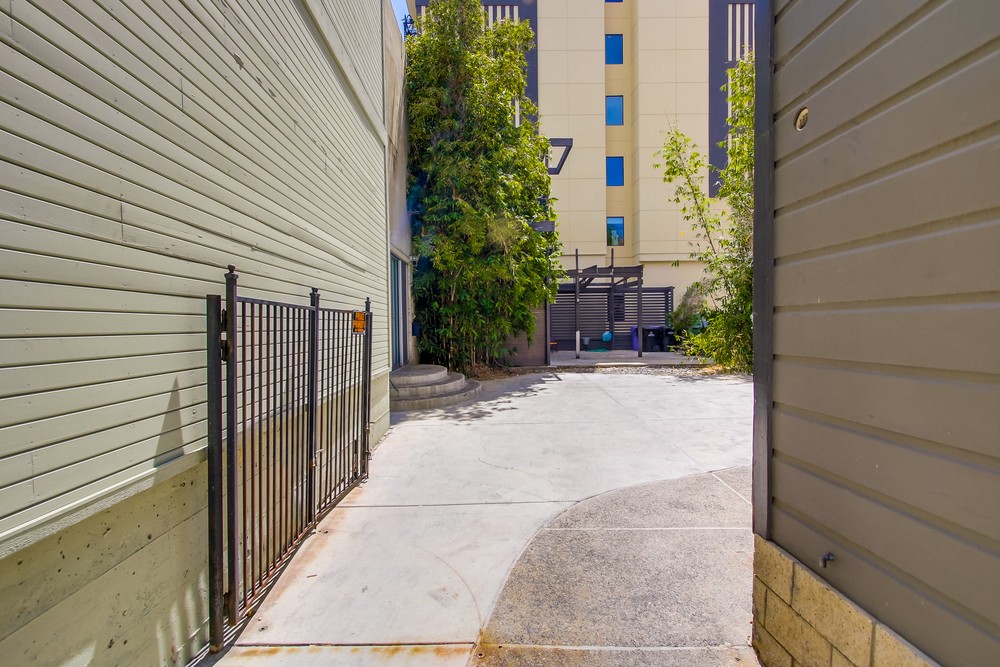 Virtual tour photo 5 of 81 for 923 Island Ave