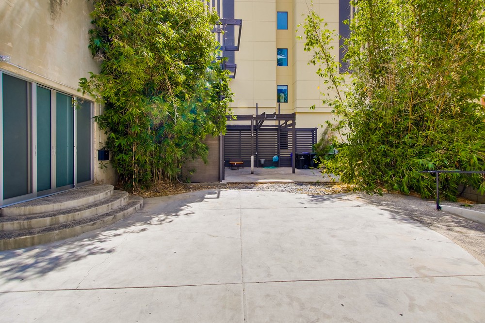 Virtual tour photo 6 of 81 for 923 Island Ave