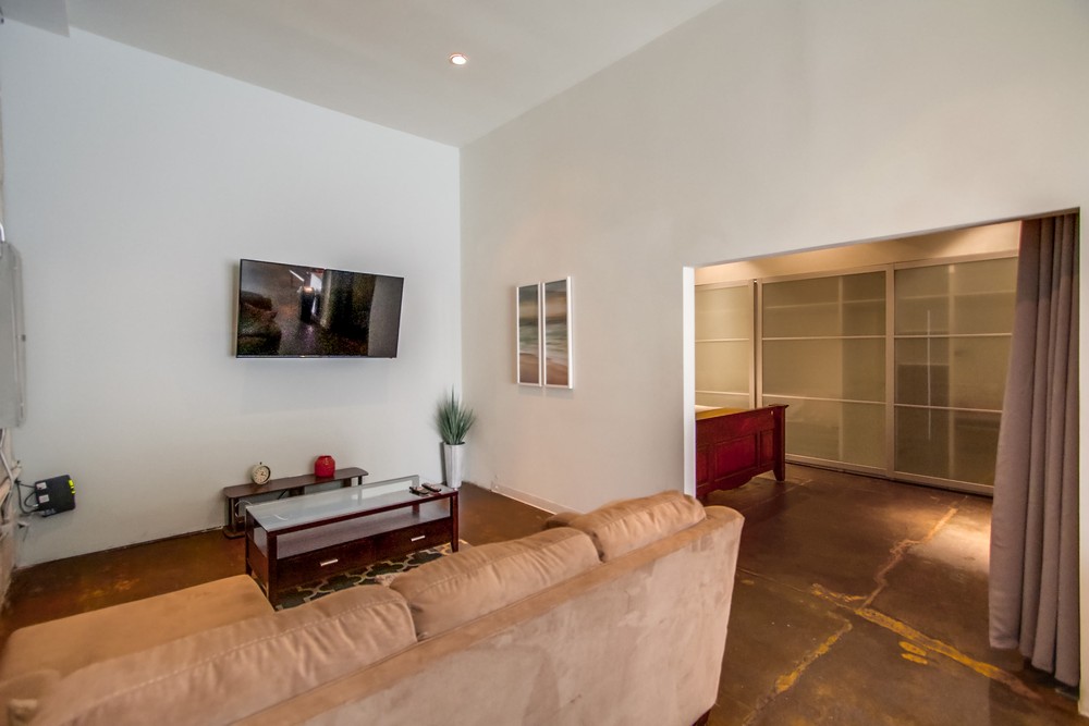 Virtual tour photo 17 of 81 for 923 Island Ave
