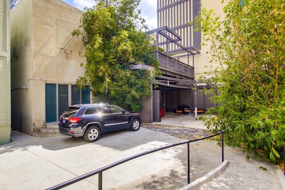 Virtual tour photo 44 of 81 for 923 Island Ave
