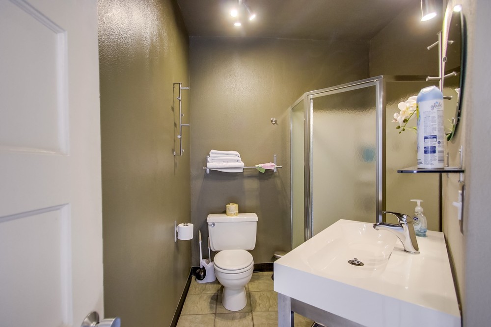 Virtual tour photo 69 of 81 for 923 Island Ave