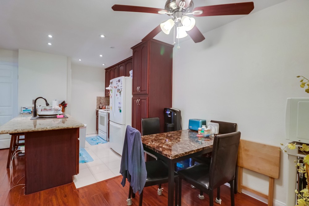 Virtual tour photo 14 of 31 for 9249 Village Glen Dr UNIT 210
