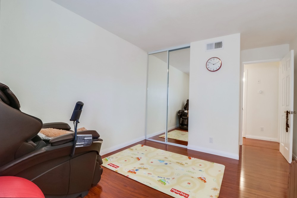 Virtual tour photo 27 of 31 for 9249 Village Glen Dr UNIT 210