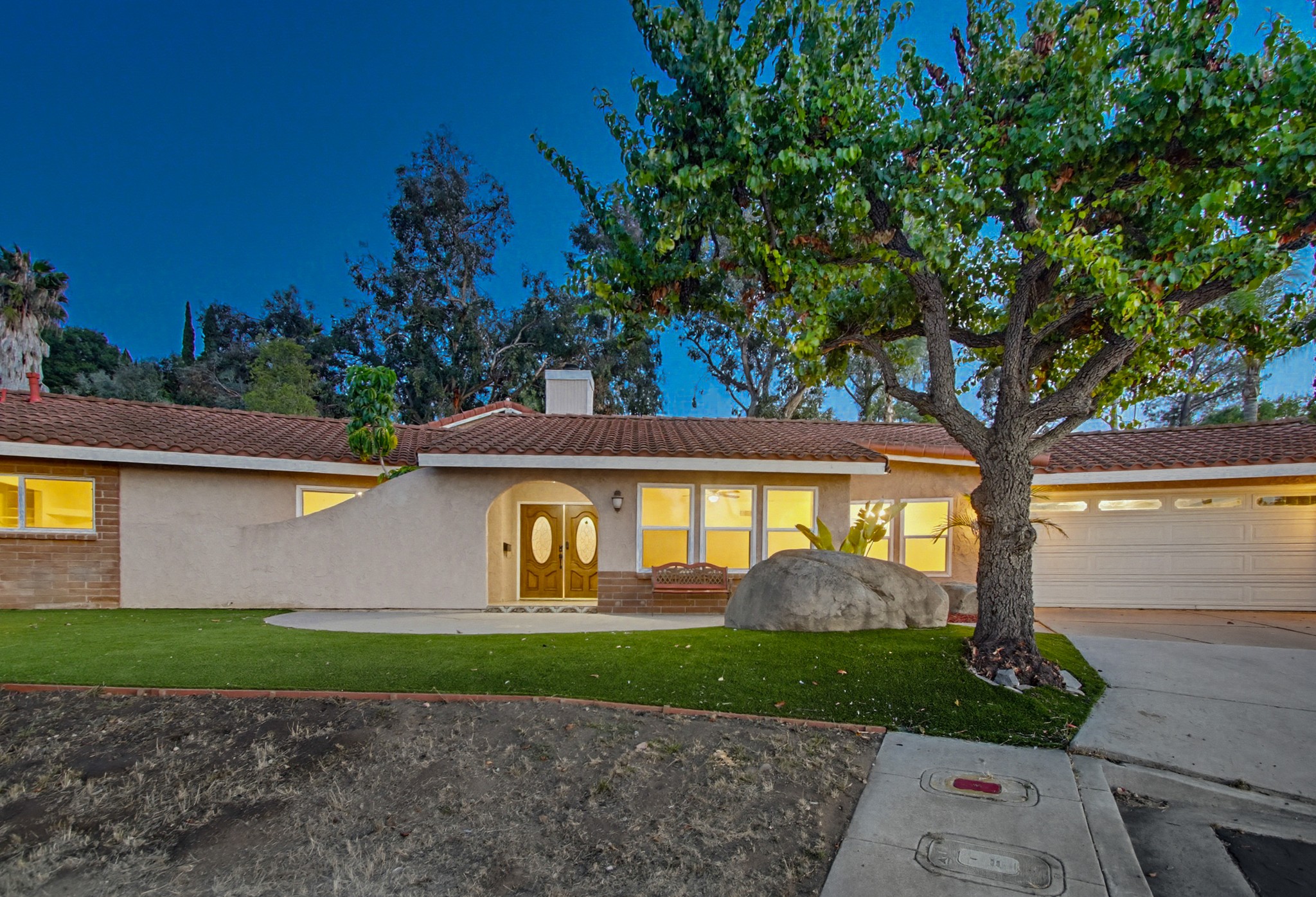 Virtual tour photo 3 of 94 for 925 E Chase Ave