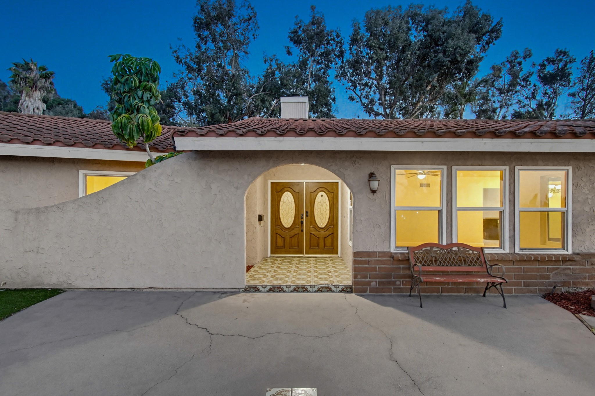 Virtual tour photo 4 of 94 for 925 E Chase Ave