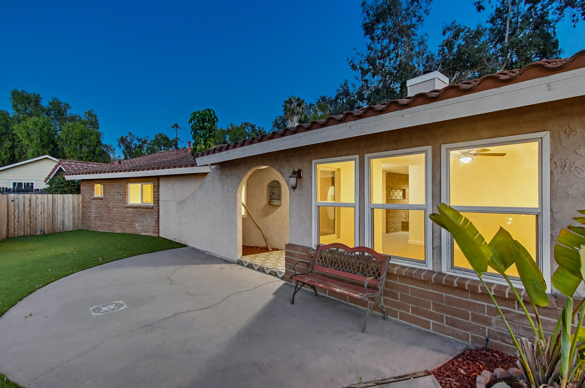 Virtual tour photo 5 of 94 for 925 E Chase Ave