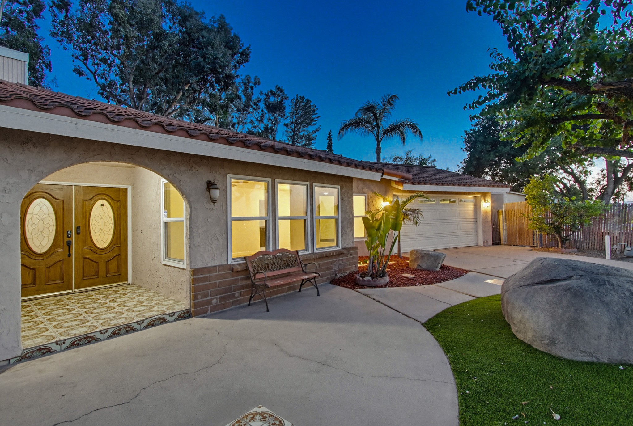 Virtual tour photo 6 of 94 for 925 E Chase Ave