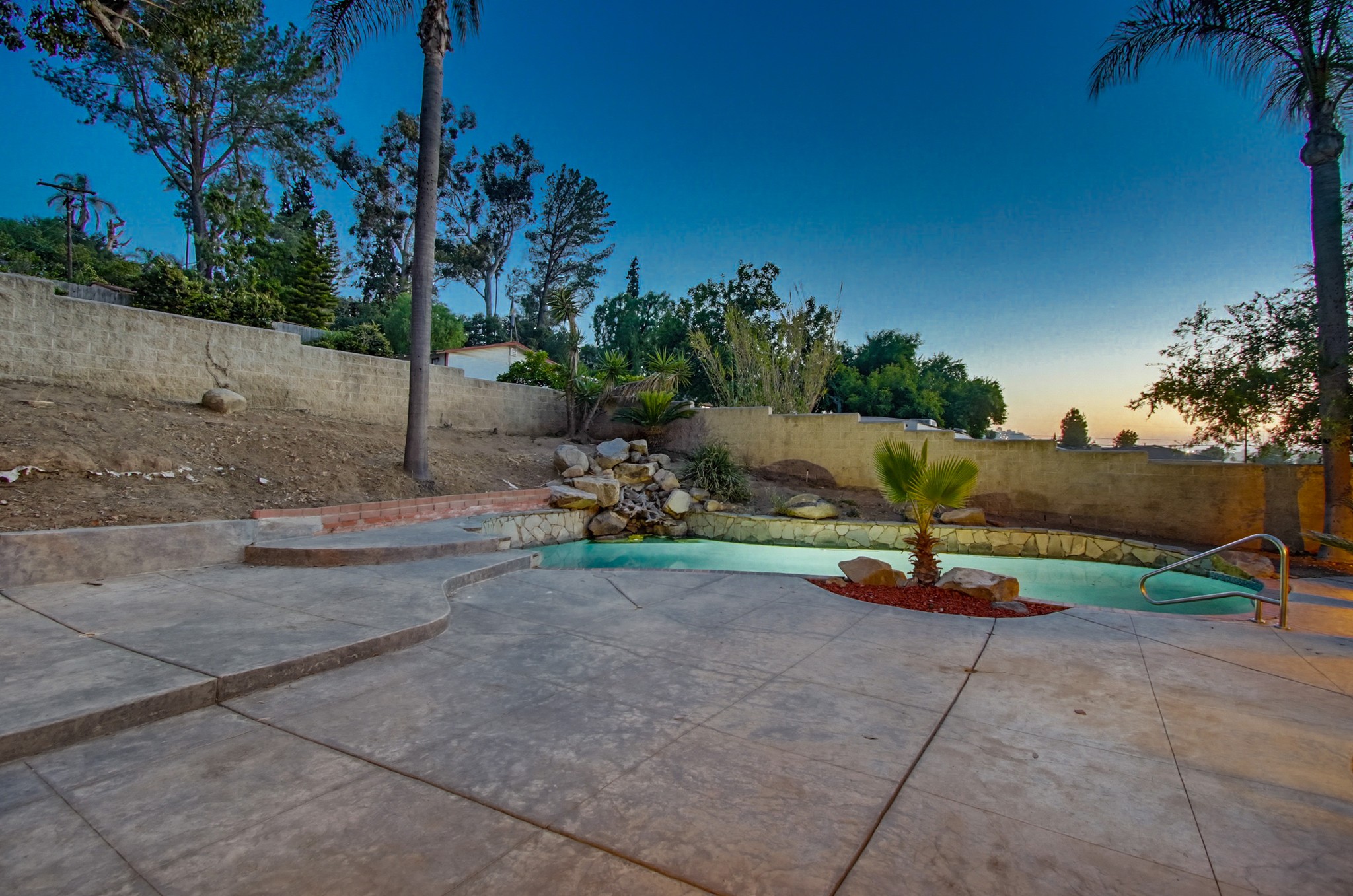Virtual tour photo 9 of 94 for 925 E Chase Ave