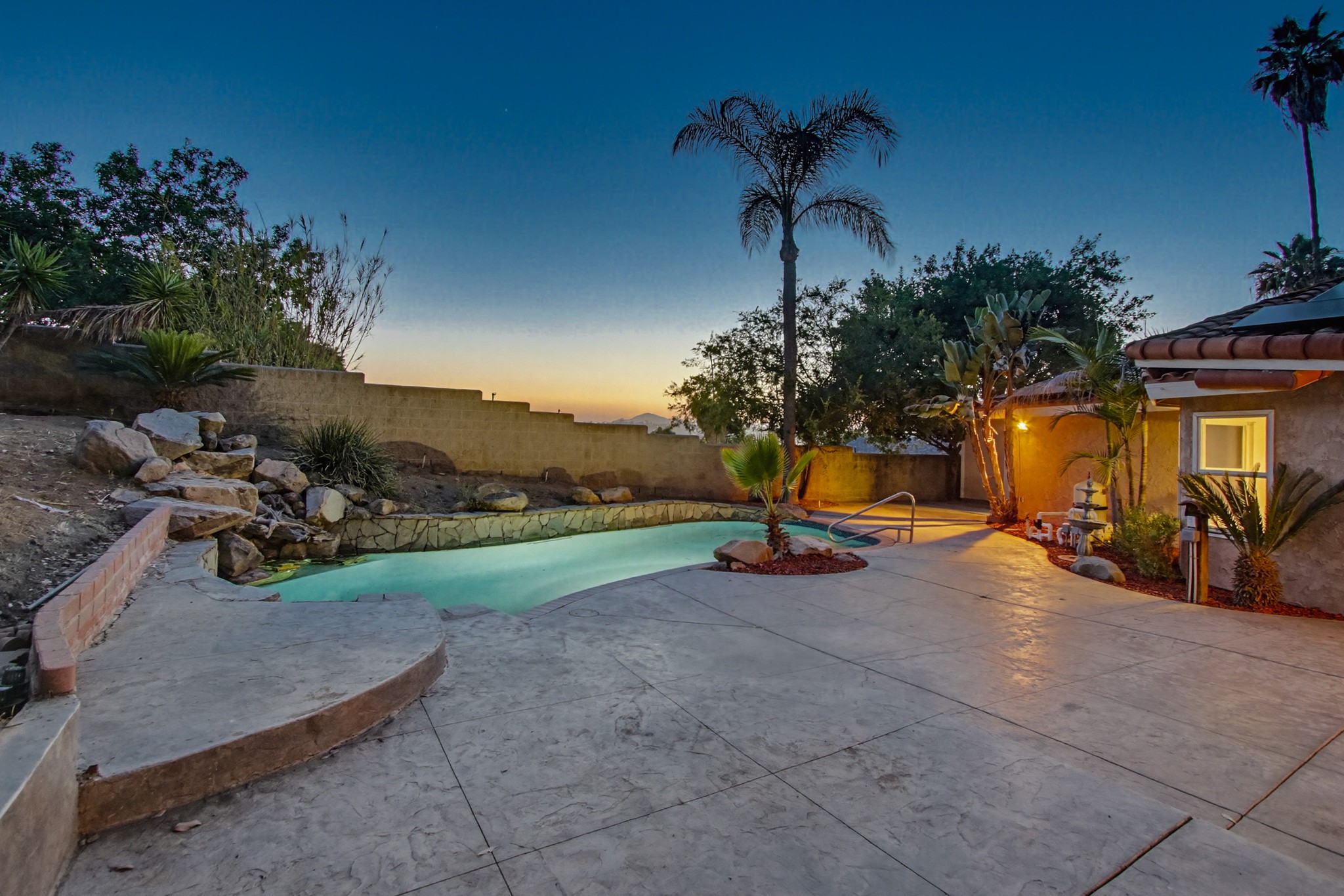 Virtual tour photo 10 of 94 for 925 E Chase Ave