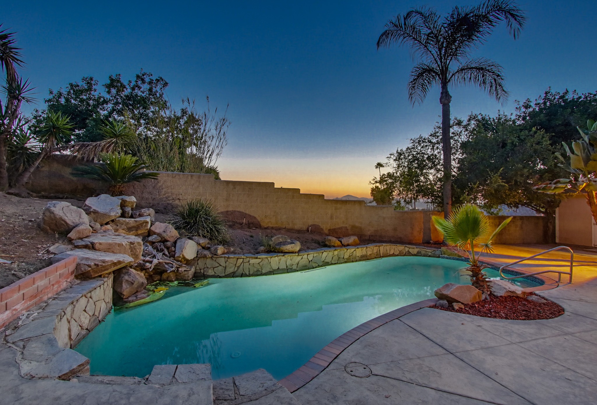 Virtual tour photo 11 of 94 for 925 E Chase Ave