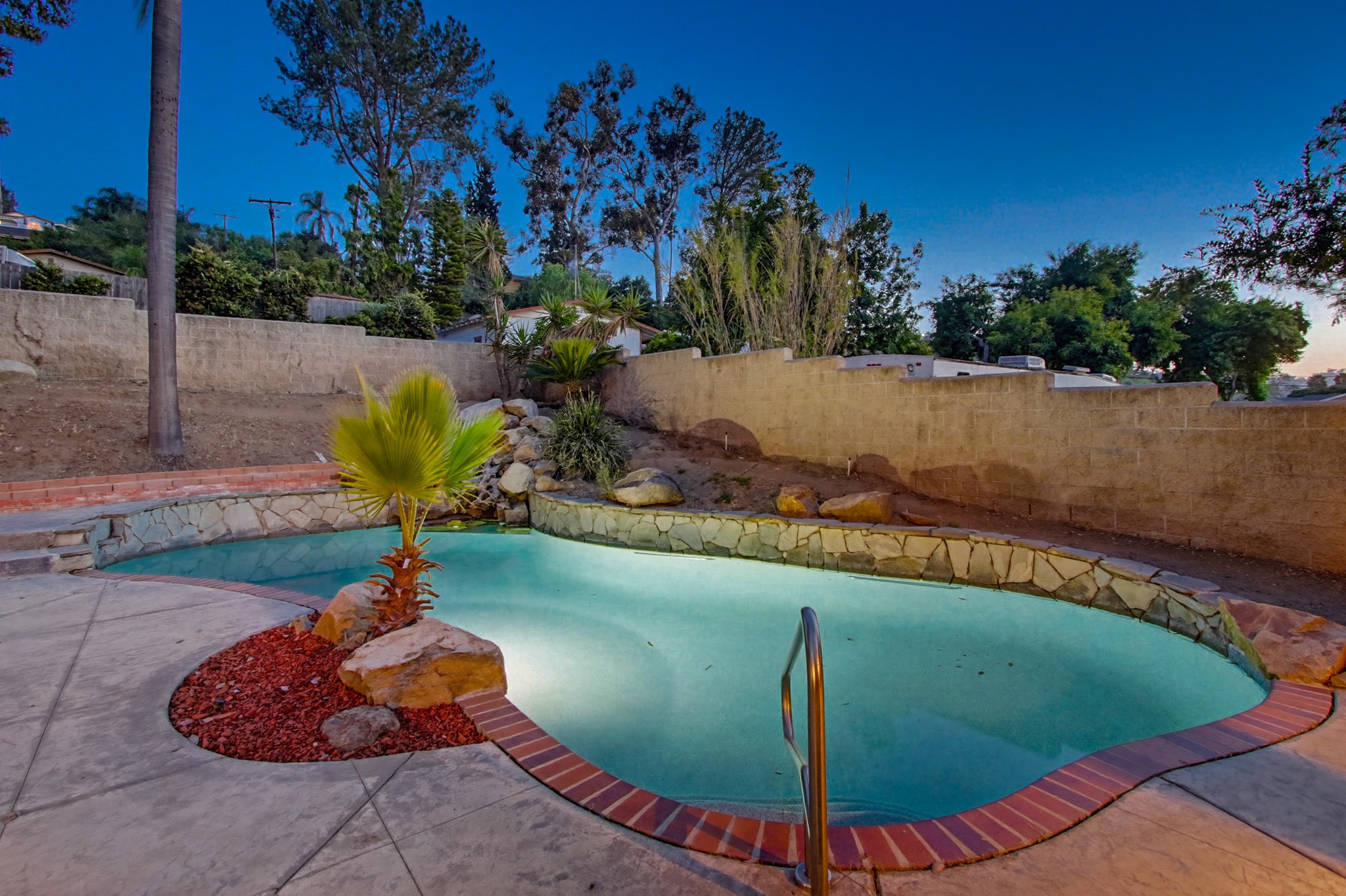 Virtual tour photo 12 of 94 for 925 E Chase Ave