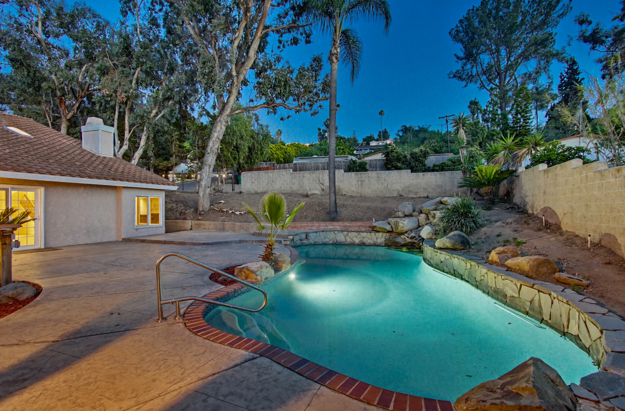 Virtual tour photo 13 of 94 for 925 E Chase Ave