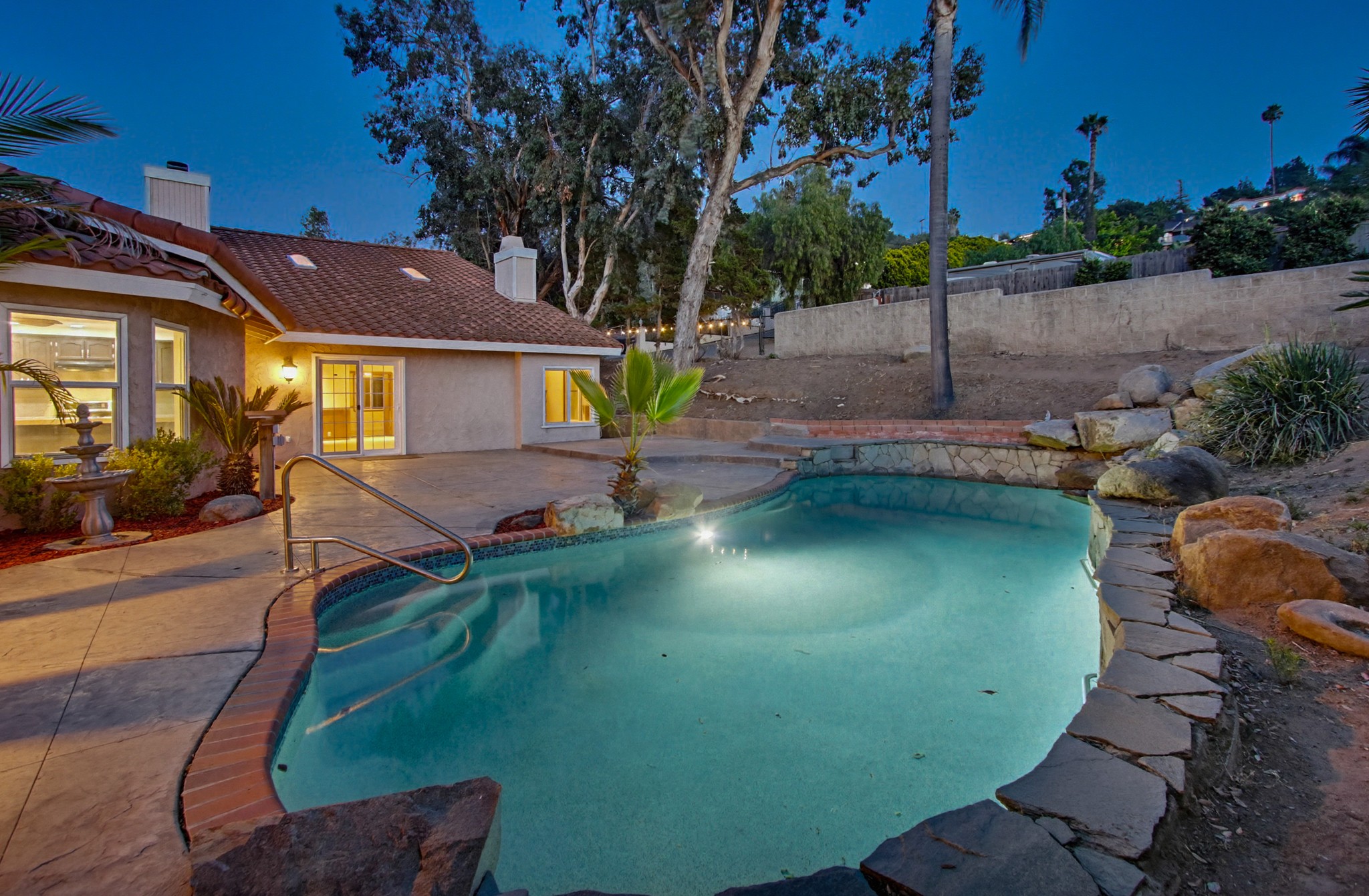 Virtual tour photo 14 of 94 for 925 E Chase Ave