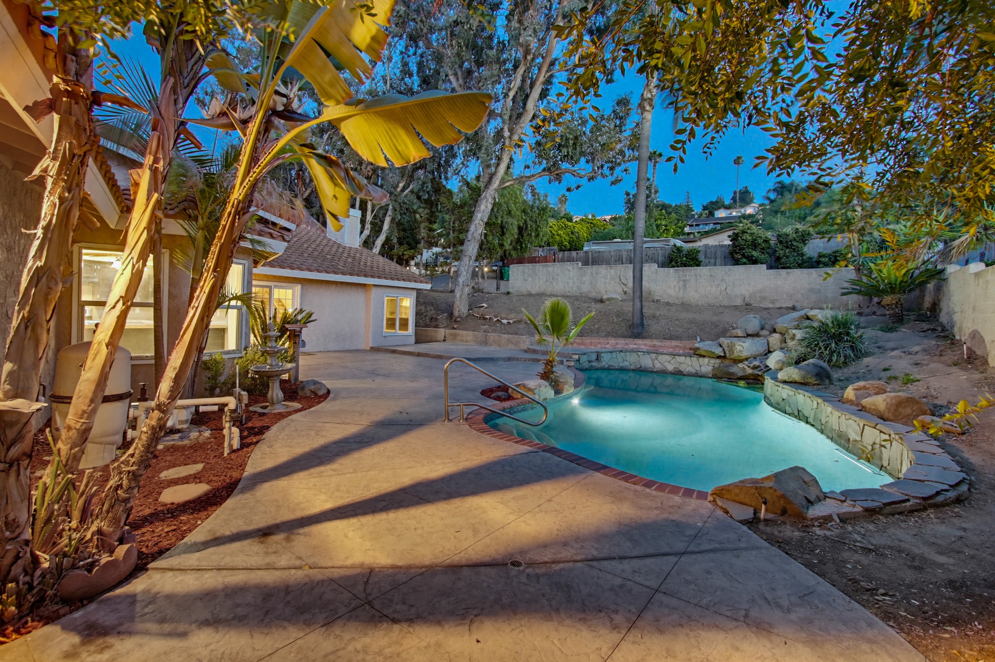 Virtual tour photo 15 of 94 for 925 E Chase Ave