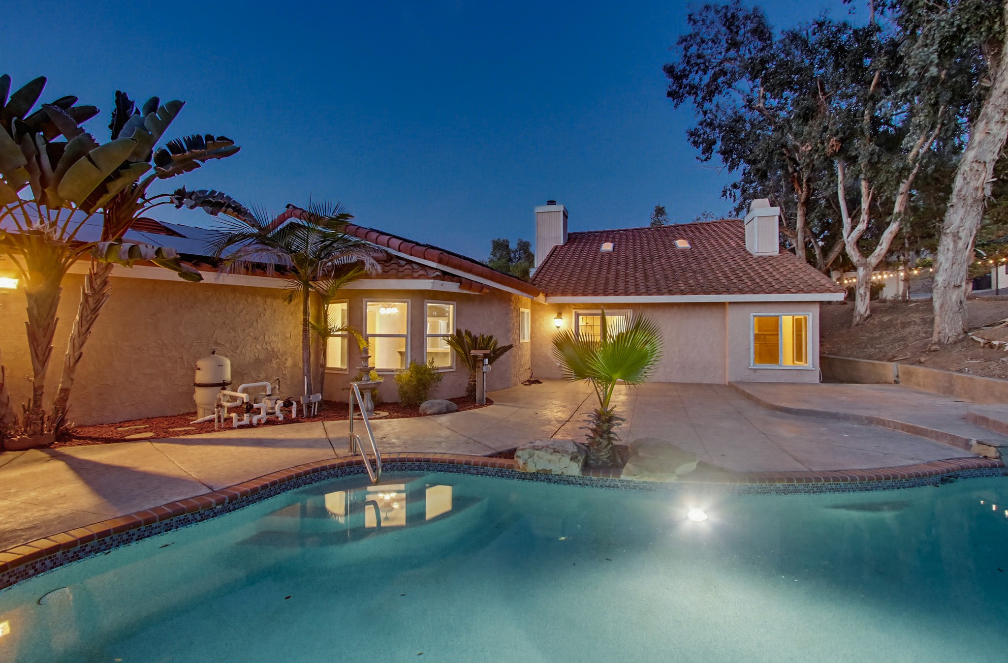 Virtual tour photo 16 of 94 for 925 E Chase Ave